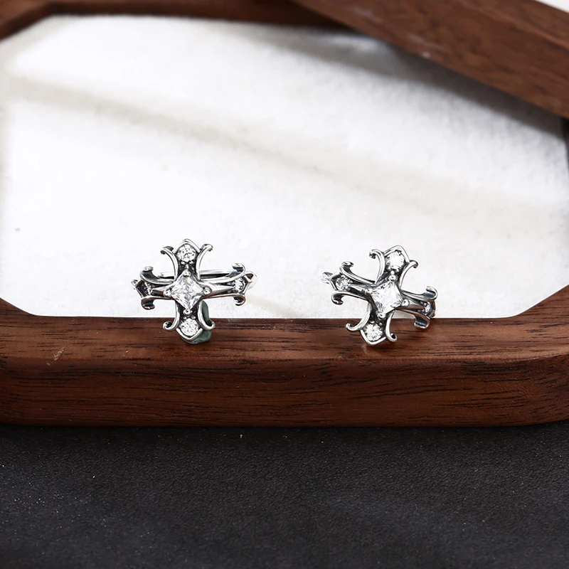 925银耳饰 气质百搭白钻十字耳钉