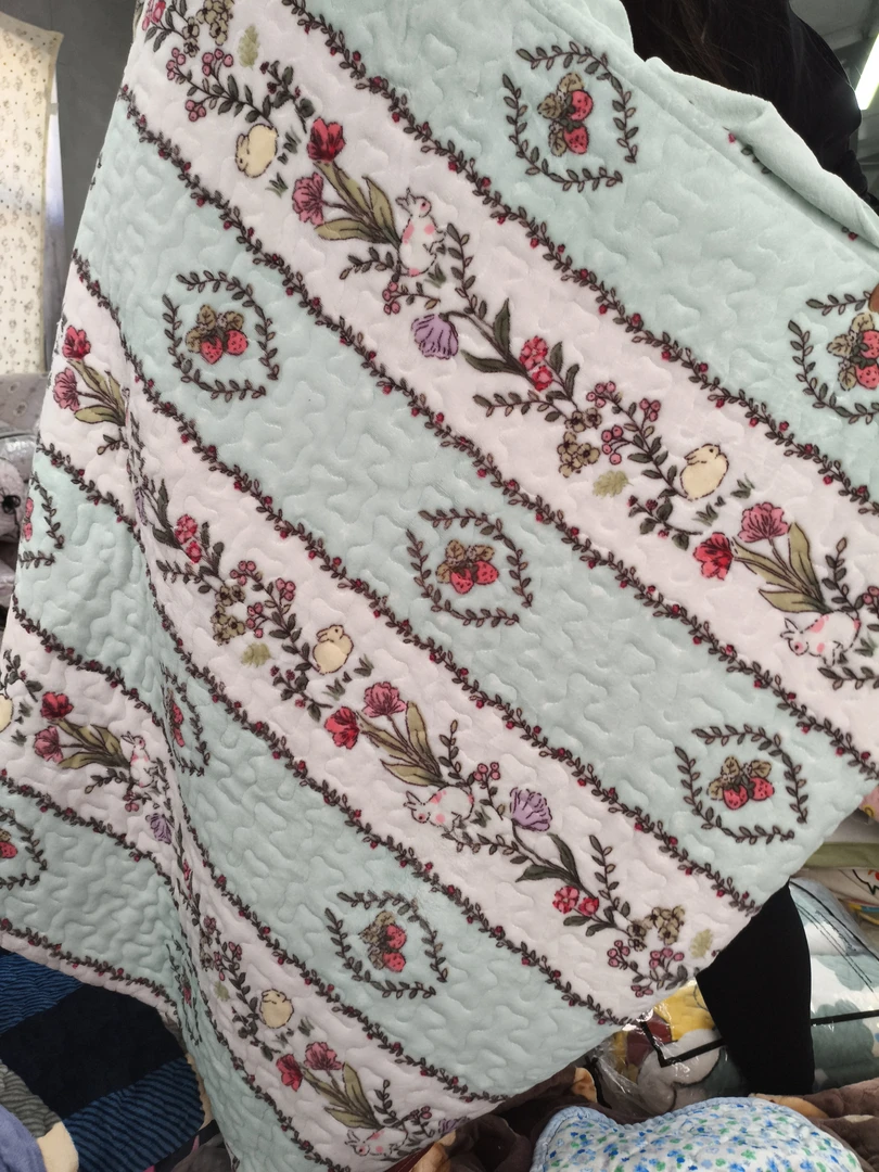 【草莓兔绿色】牛奶绒床盖2*2.3