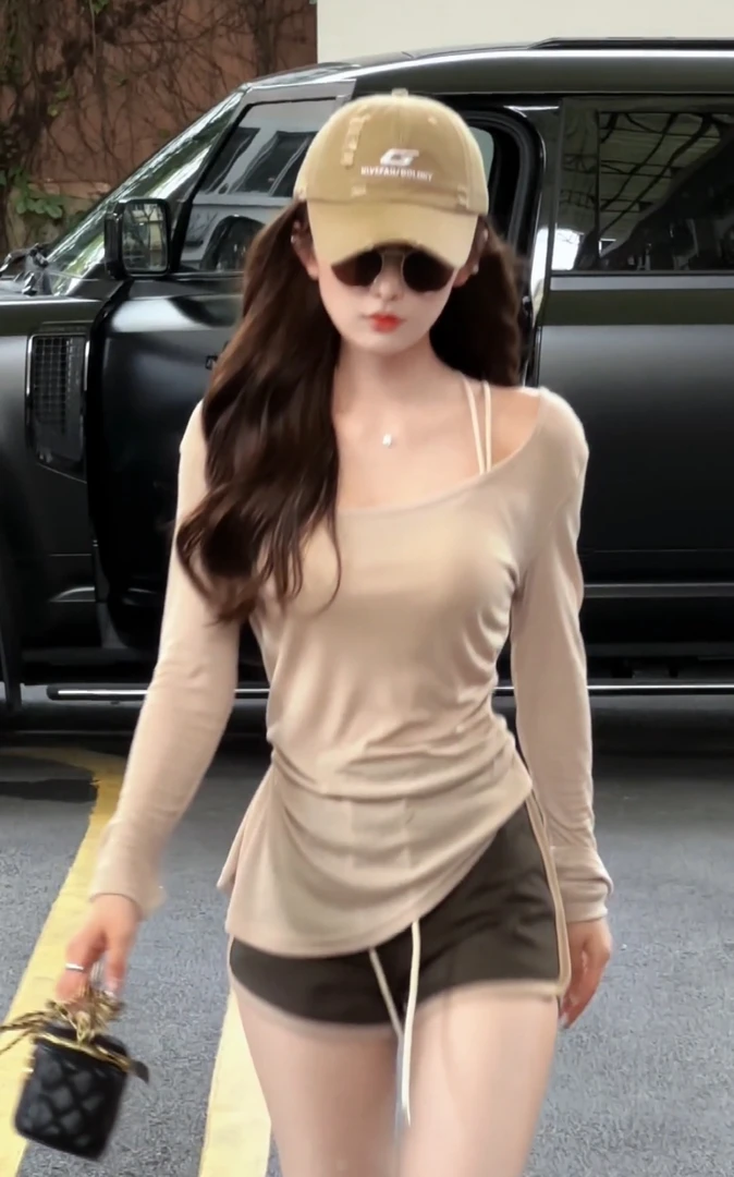 2025夏季新款时尚简约纯欲辣妹设计感百搭吊带宽松上衣短裤三件套