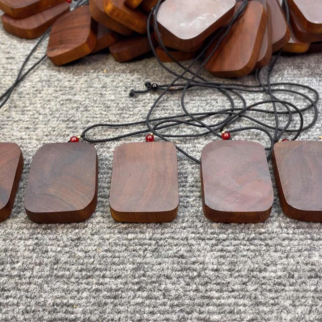 【闪购商品】柏木（崖柏）神品，崖窝黑油平安无事牌，奇楠混合香