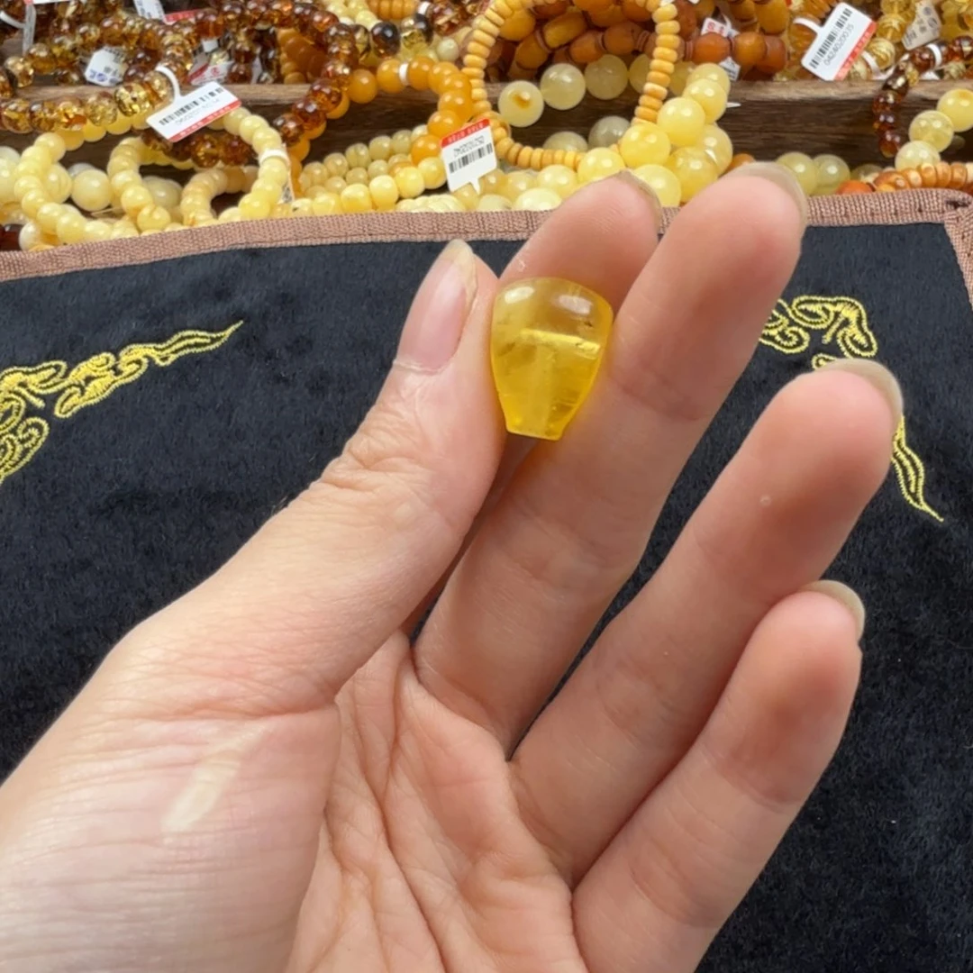 未镶嵌琥珀珠宝奇石