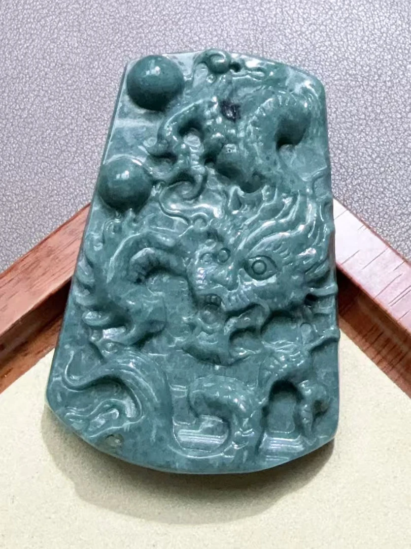 天然翡翠A货龙牌精雕147