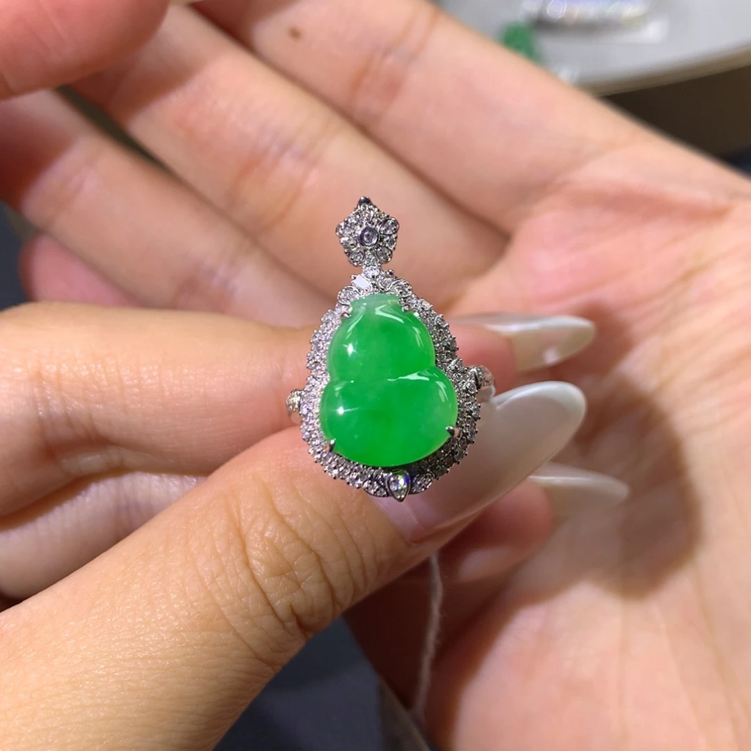 翡翠戒指18K金镶嵌翡翠