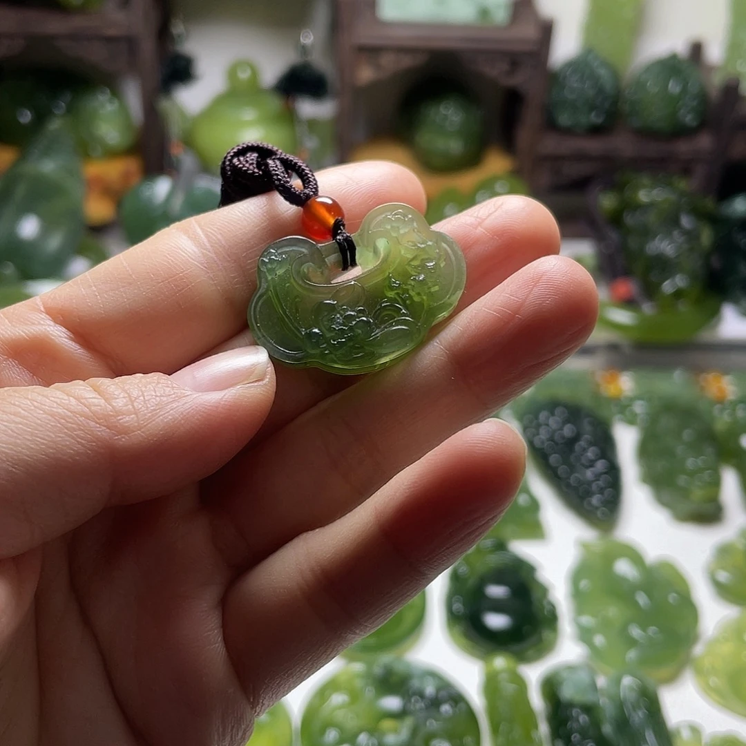 蛇纹石玉未镶嵌颈饰