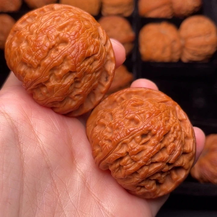 文玩核桃把件秦岭野生文玩核桃