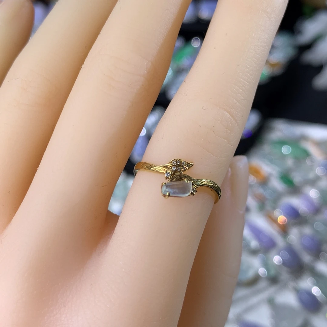 翡翠18K金镶嵌戒指