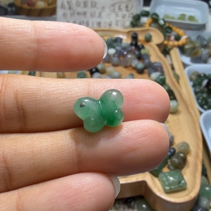 莫***鱼和田玉未镶嵌珠宝半成品