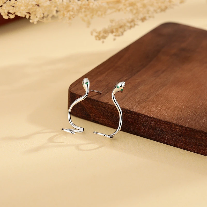 925银耳饰 S925纯银灵蛇耳钉女小众设计耳环个性时尚新款潮耳挂