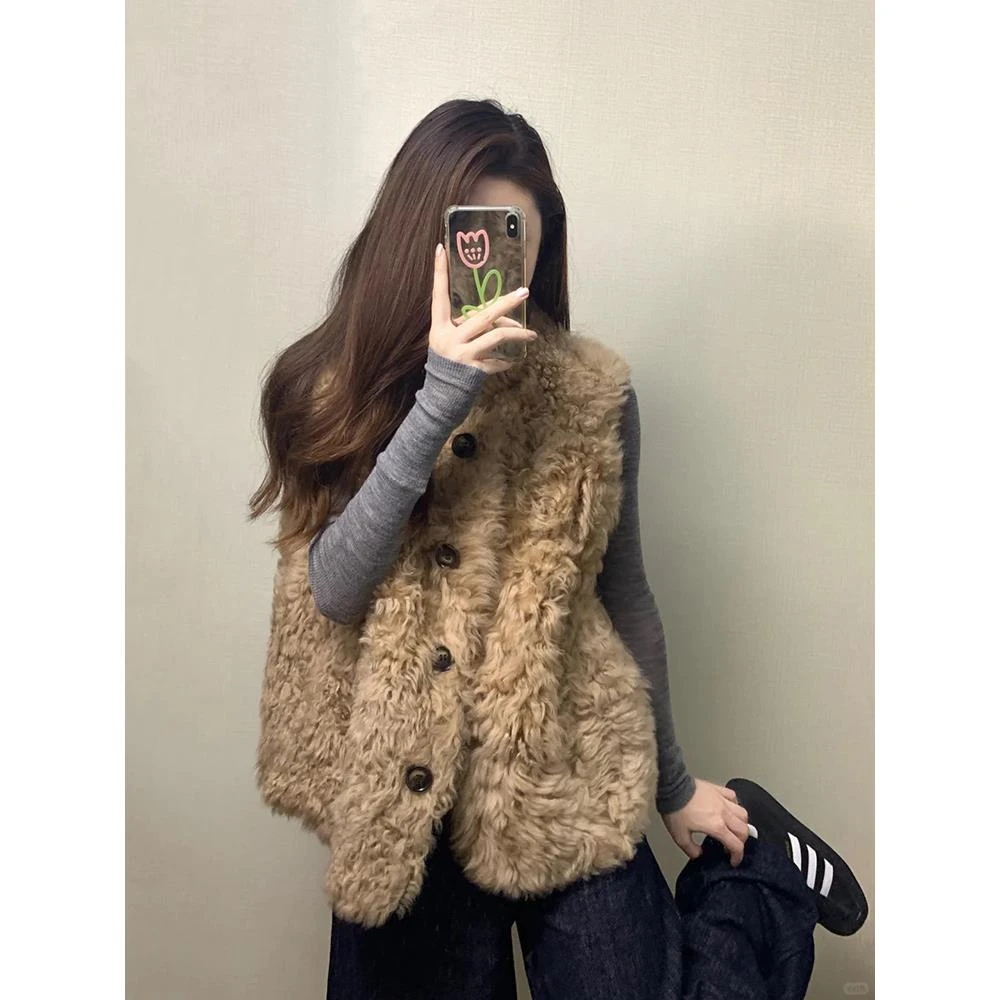 2025巨好看的卡其色羊羔毛马甲外套女秋冬高级感韩系摇粒绒厚上衣