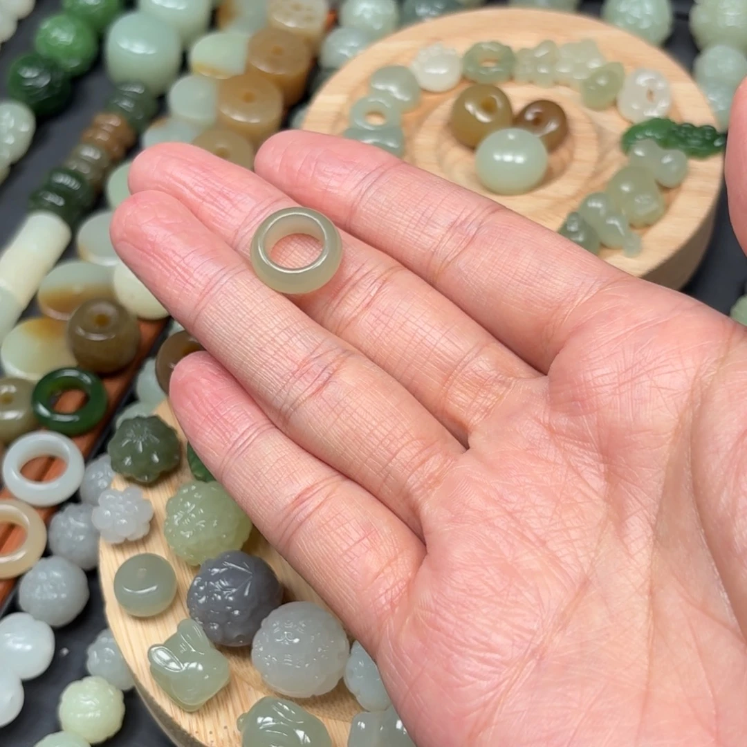 森****和田玉未镶嵌颈饰