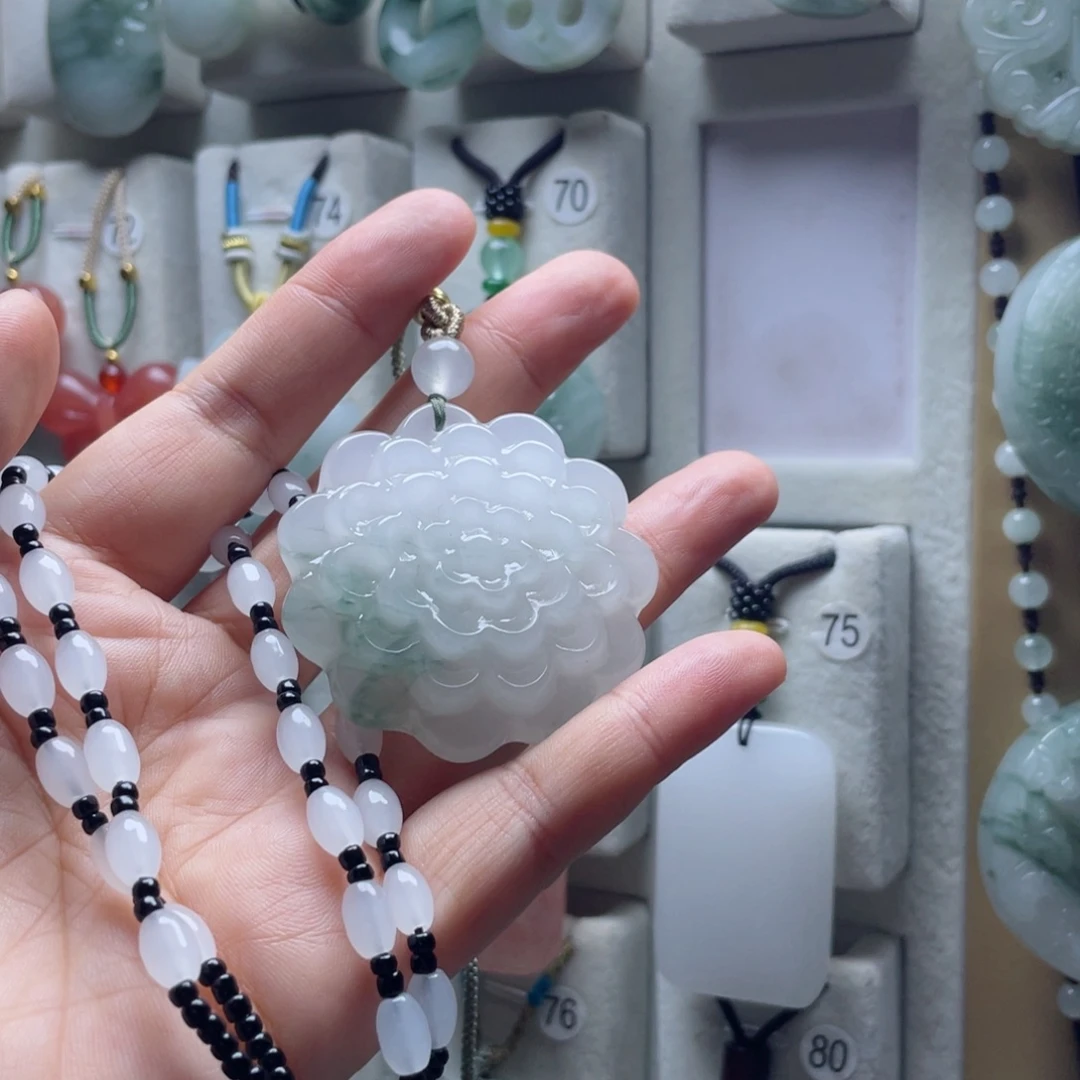 开***天石英质玉未镶嵌颈饰