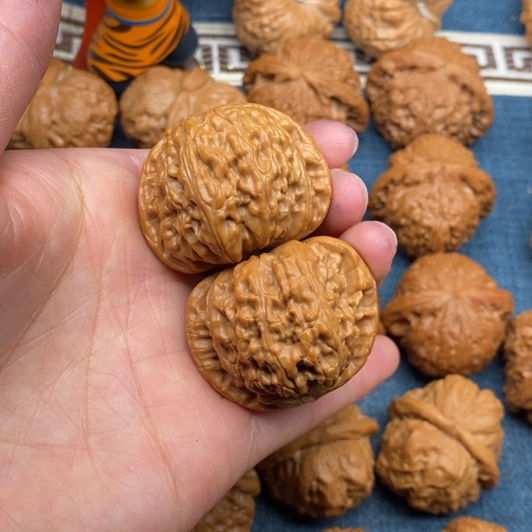 文玩核桃把件40闷白