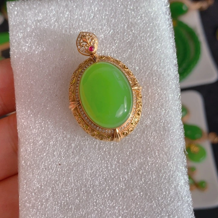 和田玉（碧玉）18K金镶嵌颈饰