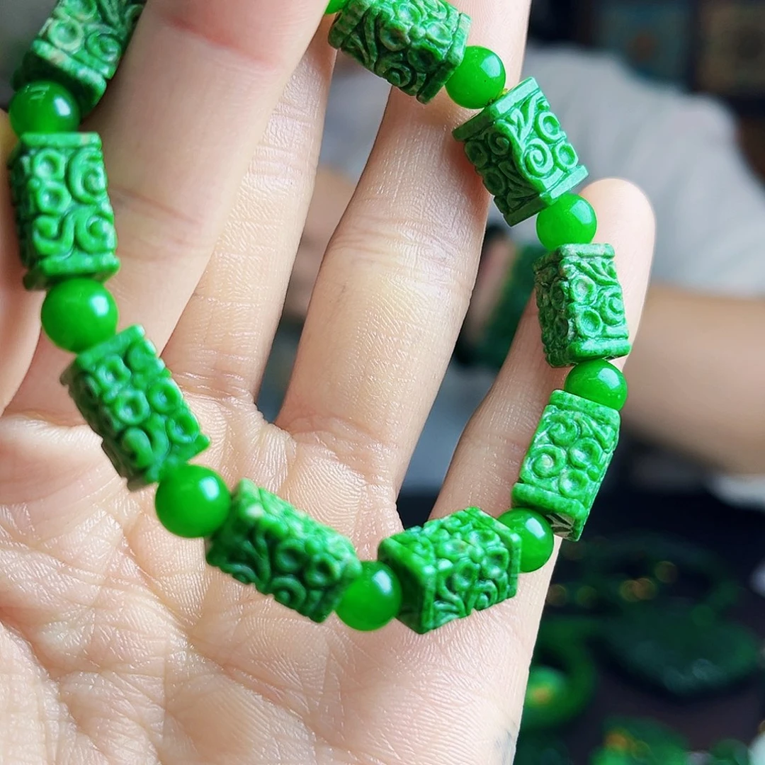 颈饰未镶嵌翡翠多样性