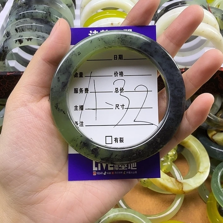 新***宝蛇纹石玉未镶嵌手镯