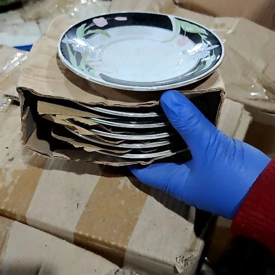 摆件盘子碗茶壶啥都有