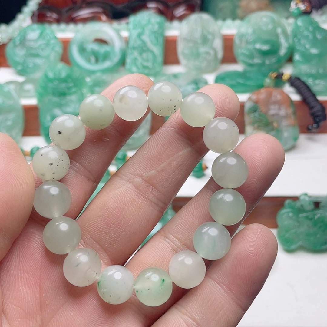 颈饰未镶嵌石英质玉