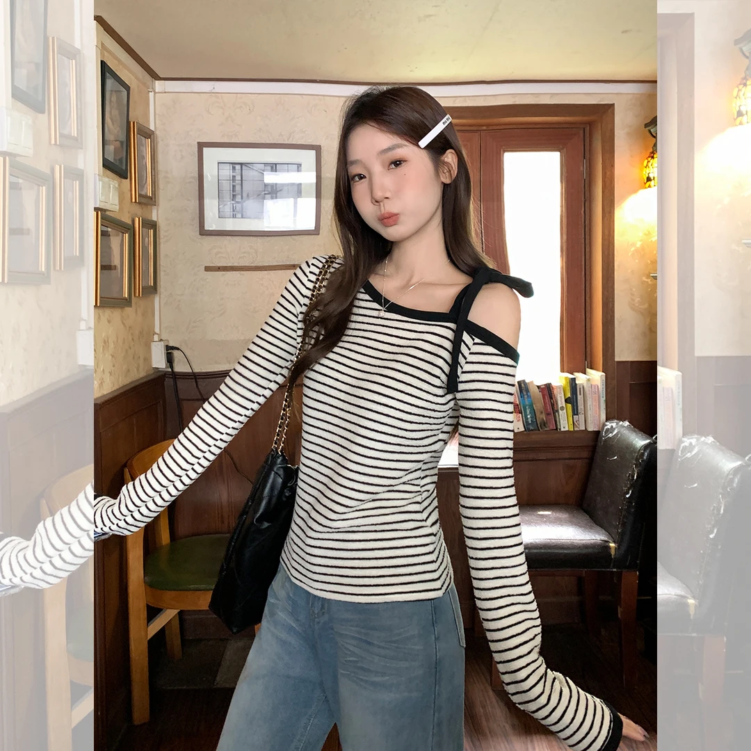 2025时尚气质条纹斜肩上衣秋季长袖T恤女修身辣妹露肩内搭打底衫