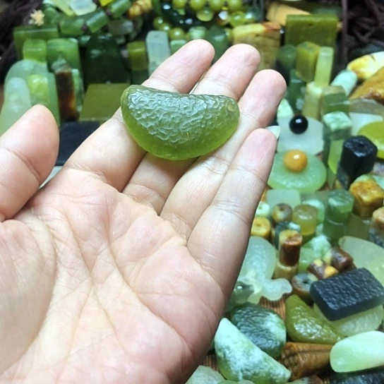 未镶嵌岫玉吊坠?*