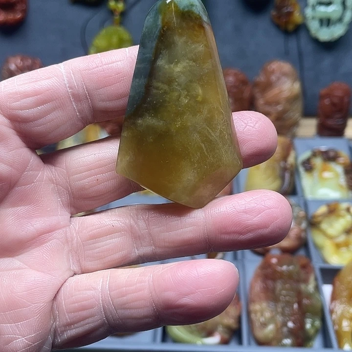 蛇纹石玉未镶嵌挂件