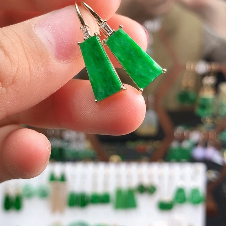 18K金镶嵌翡翠耳饰耳饰