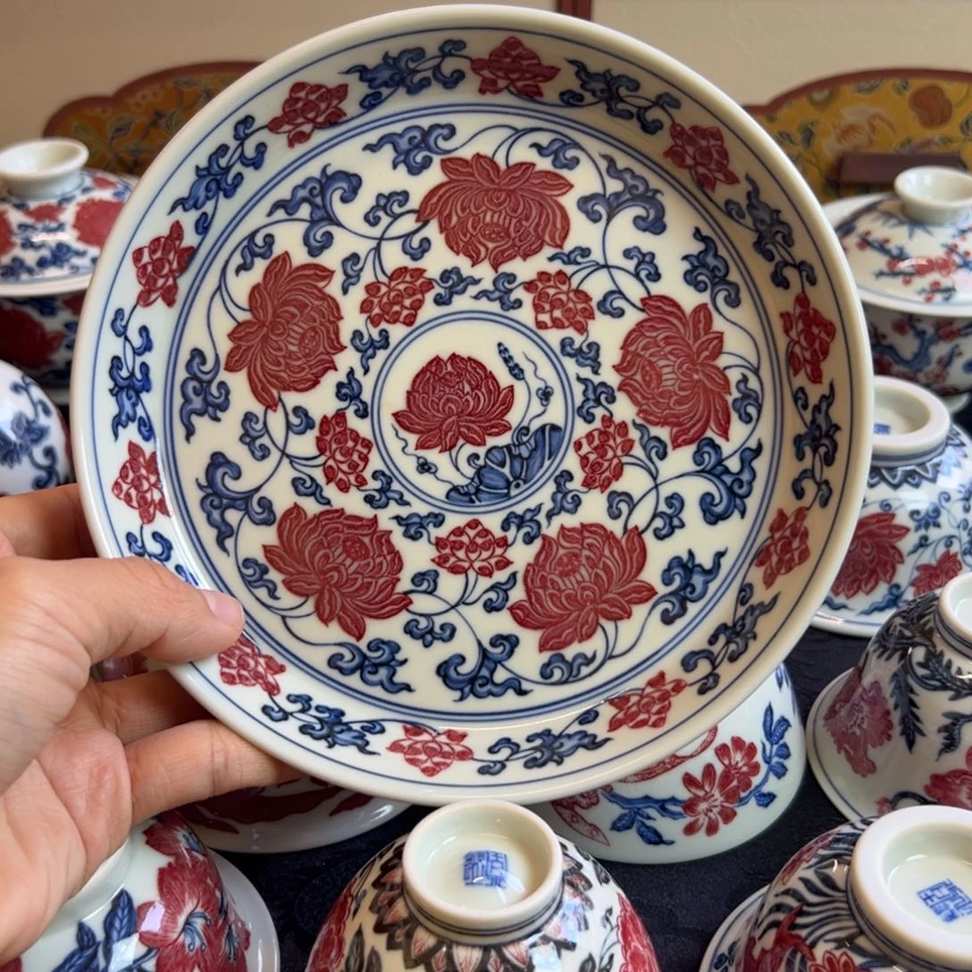 正绎堂釉里红金刚莲壶承