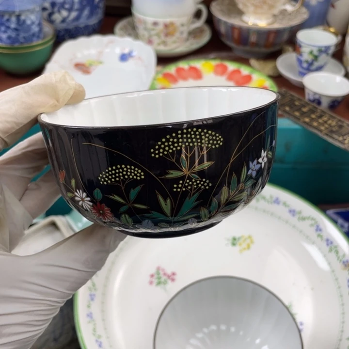 他家瓷器真美…开播了