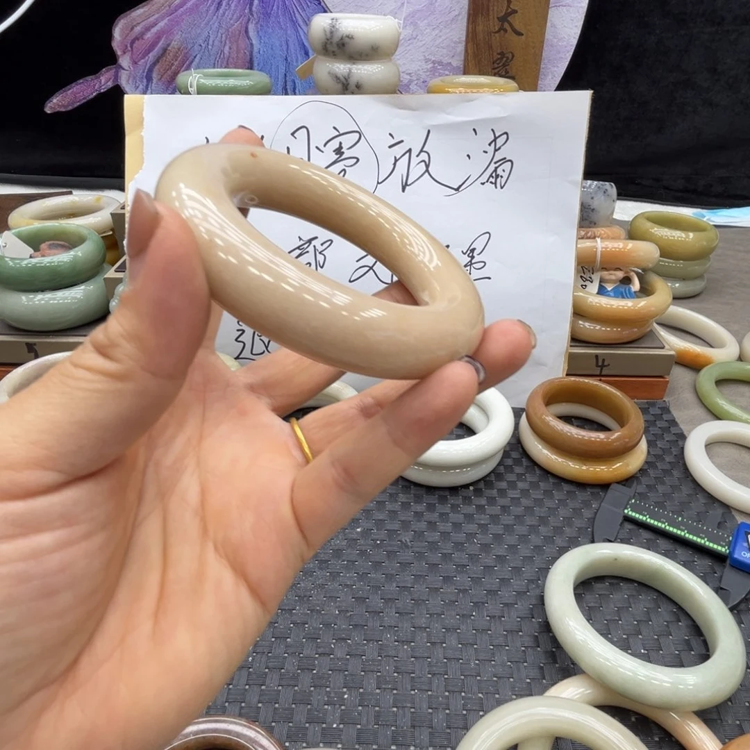 油***饼石英质玉未镶嵌手镯