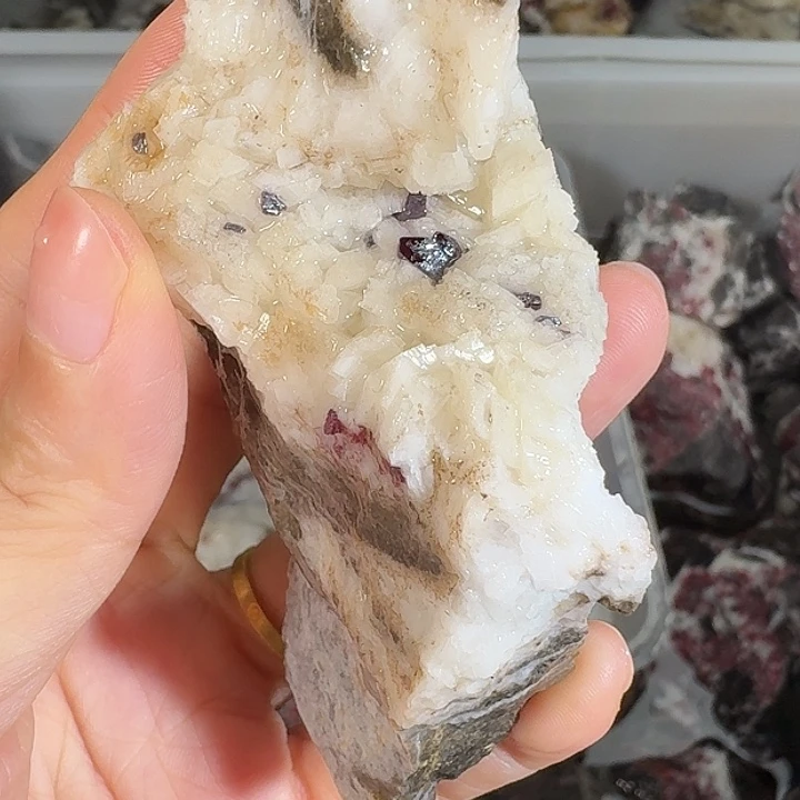 天然辰砂天然朱砂原石132克