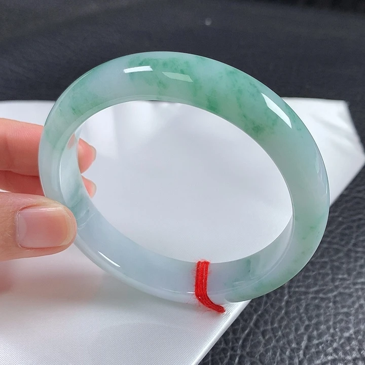 翡翠未镶嵌手镯