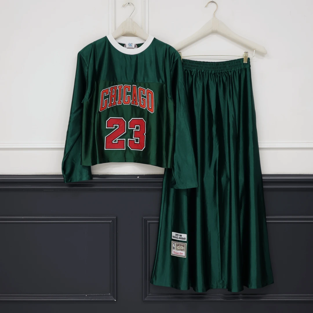 【壁虎姐】GECKO2025新款 墨绿色圆领23号上衣 松紧腰半裙套装