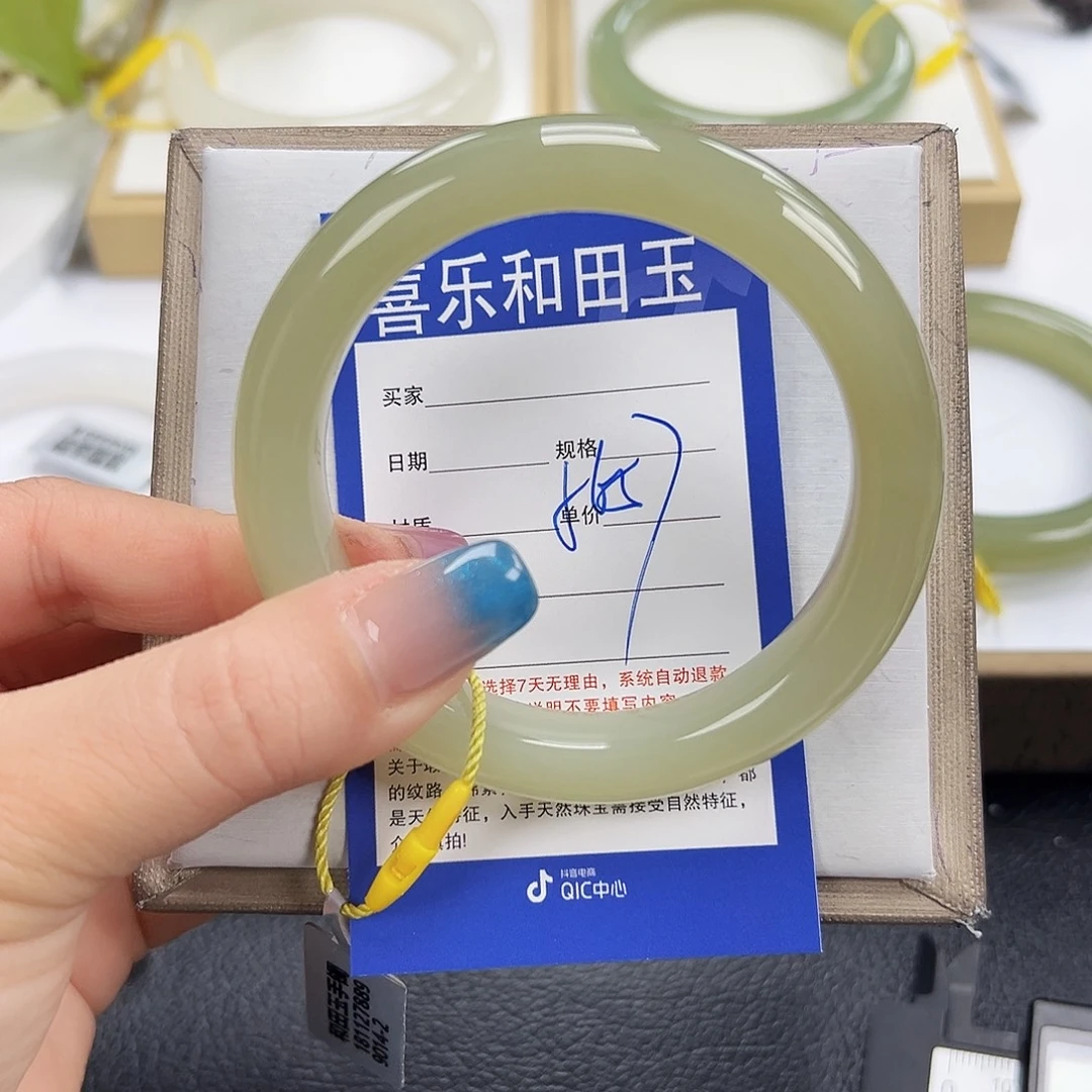 和田玉未镶嵌手镯