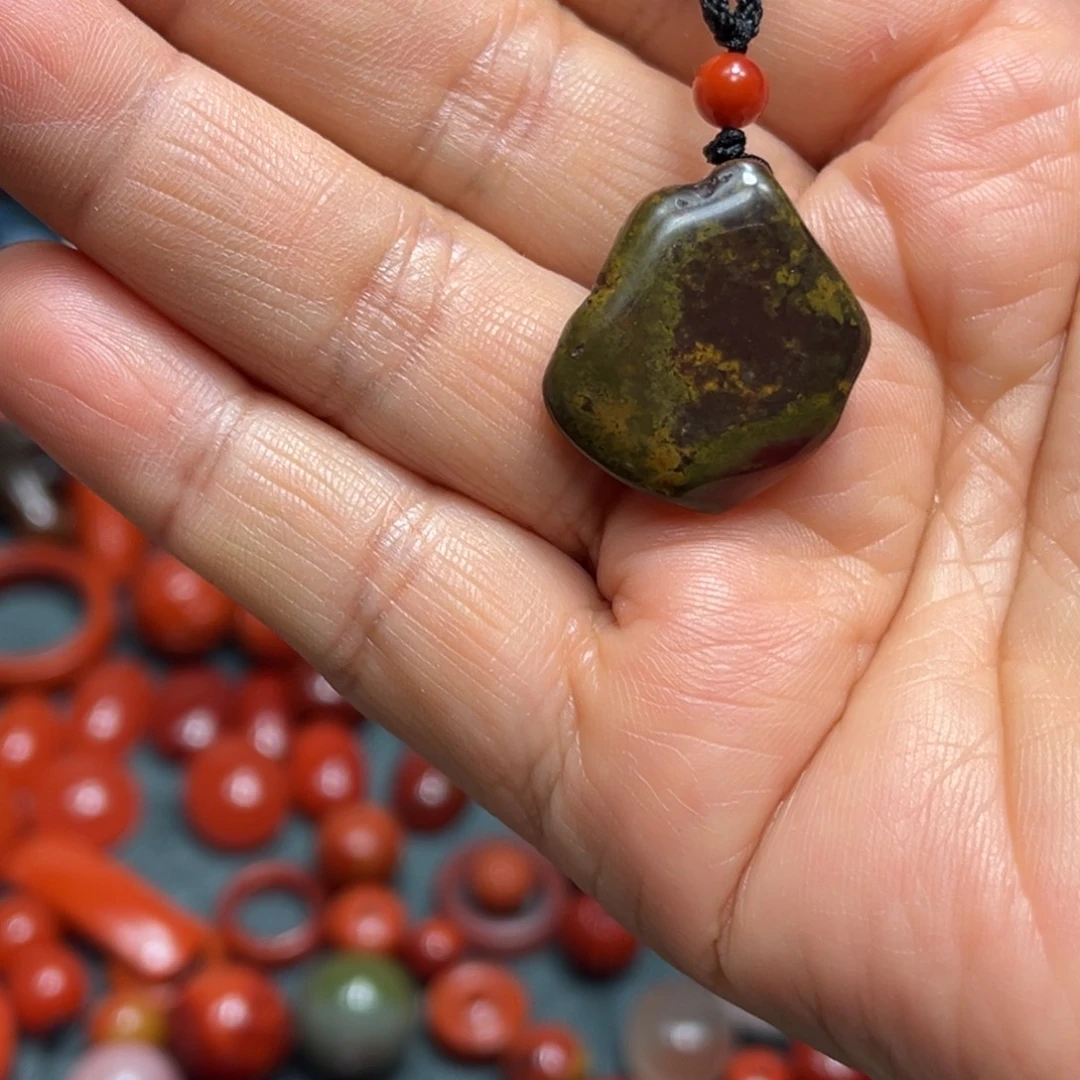 南红玛瑙未镶嵌颈饰