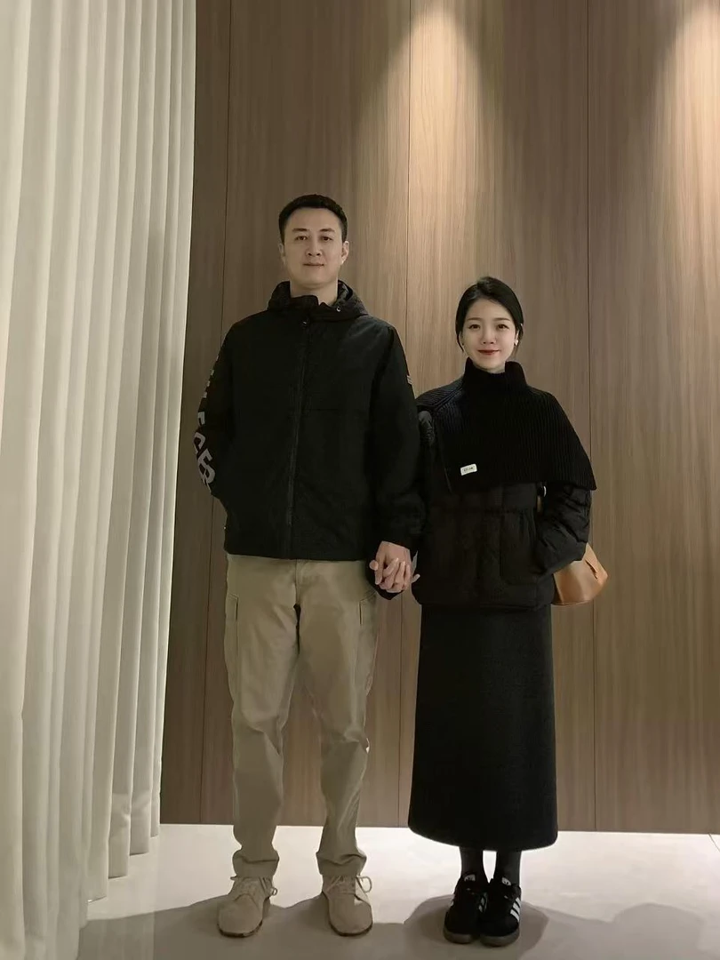 2026秋冬新款高领保暖围脖女棉服外搭坎肩护颈围巾披肩半身裙套装