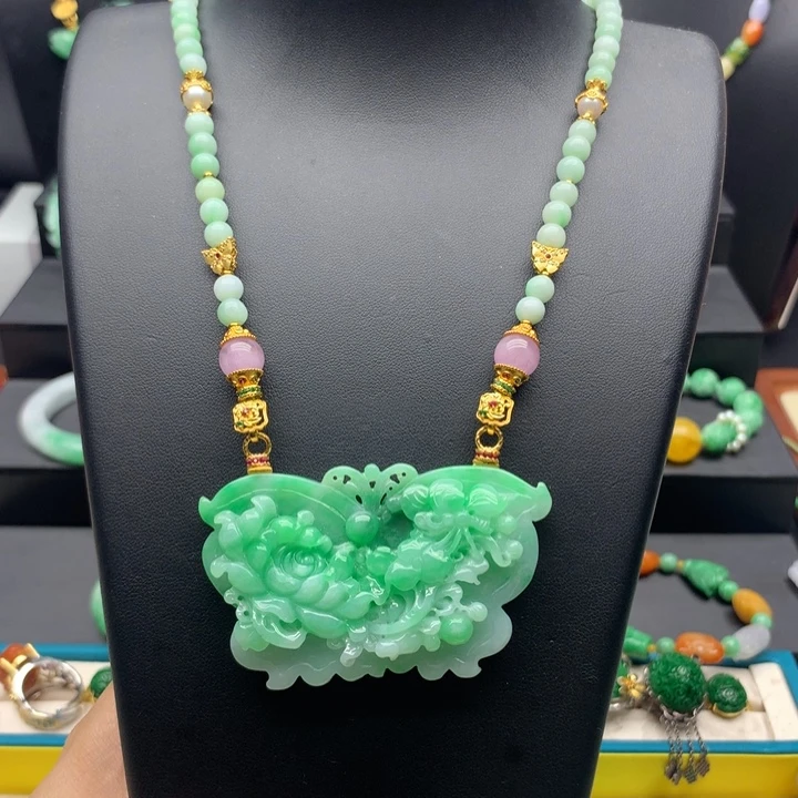 翡翠未镶嵌颈饰翡翠蝴蝶