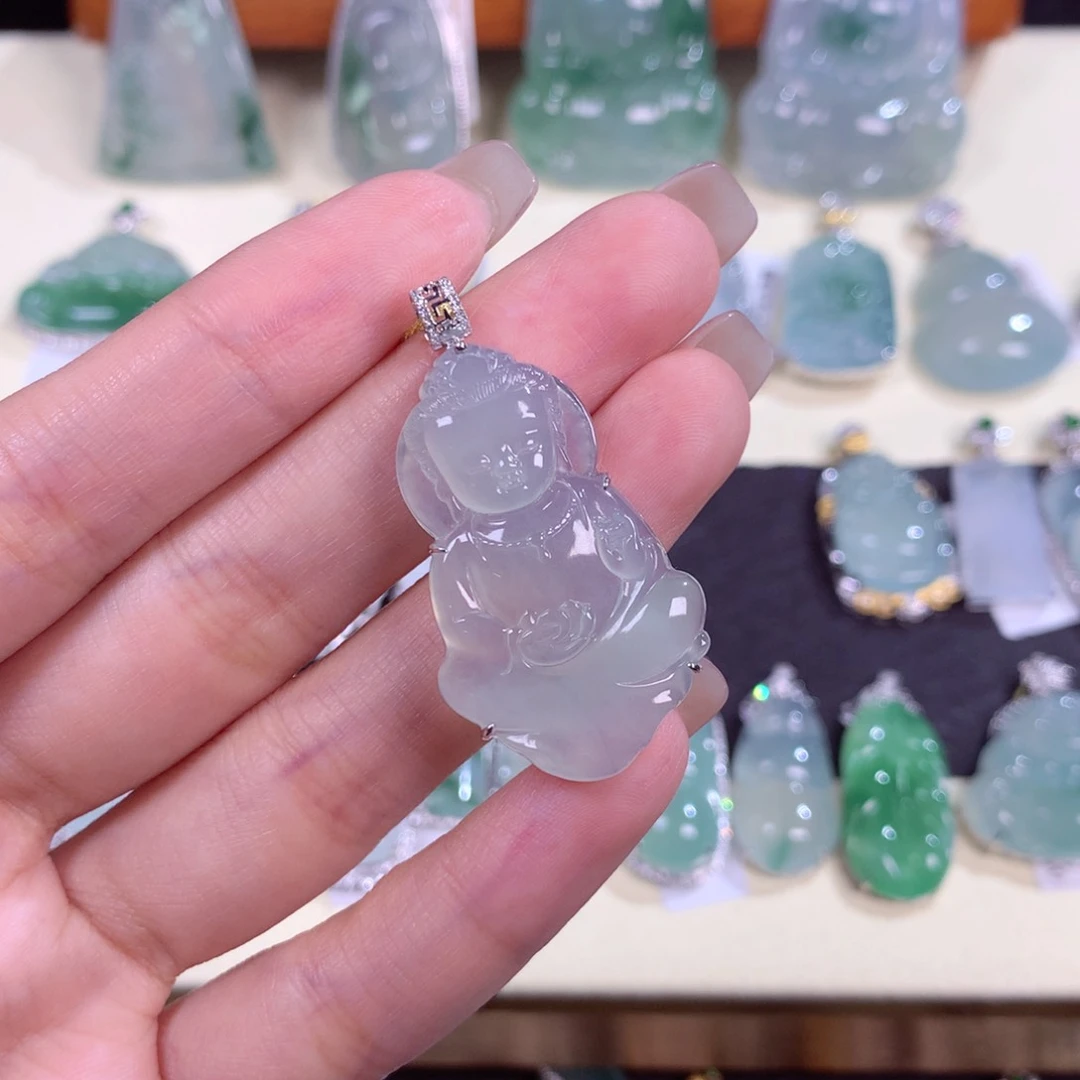 翡翠颈饰18K金镶嵌三**咪观音