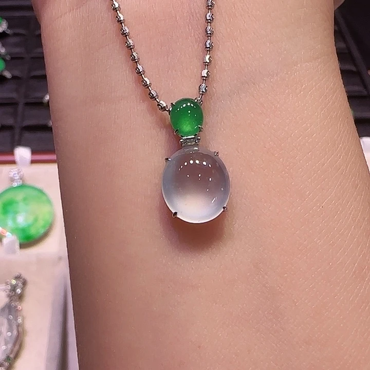 翡翠吊坠(不含链)18K金镶嵌吊坠