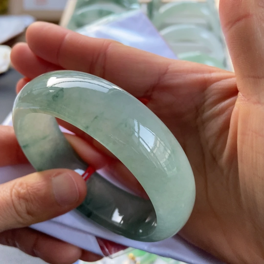 翡翠手镯未镶嵌手镯