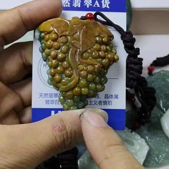 翡翠未镶嵌颈饰挂件