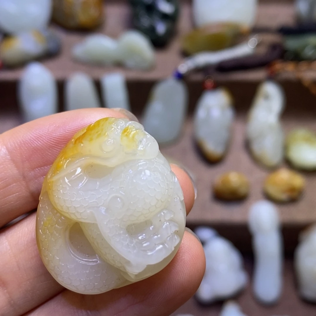 和田玉颈饰未镶嵌半*醉