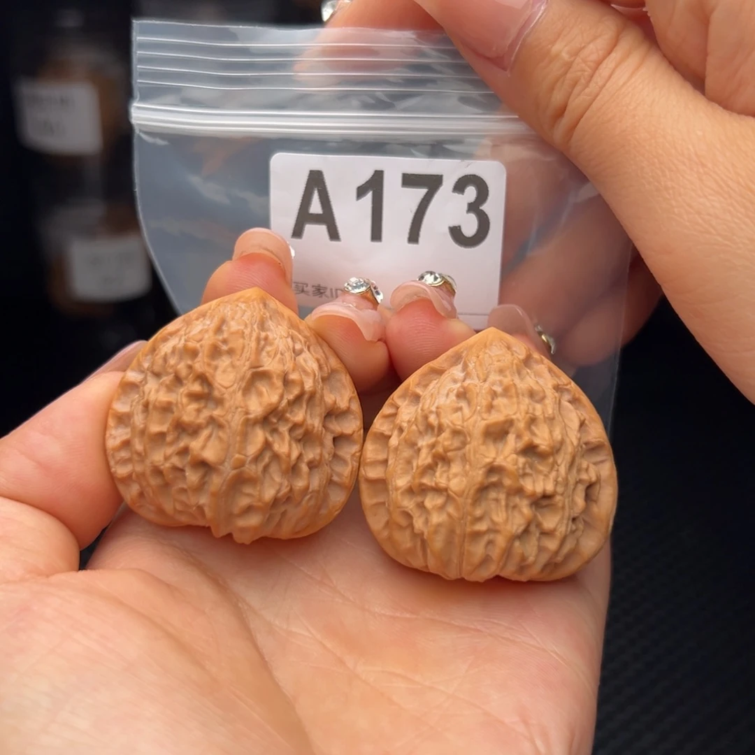 文玩核桃吊坠金牛39