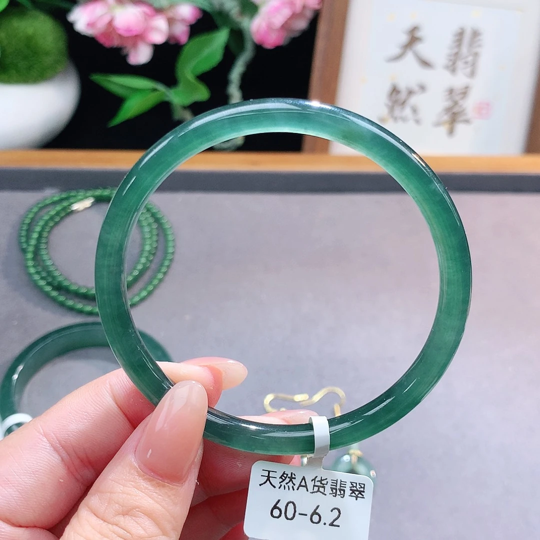 未镶嵌手镯（圆镯）翡翠