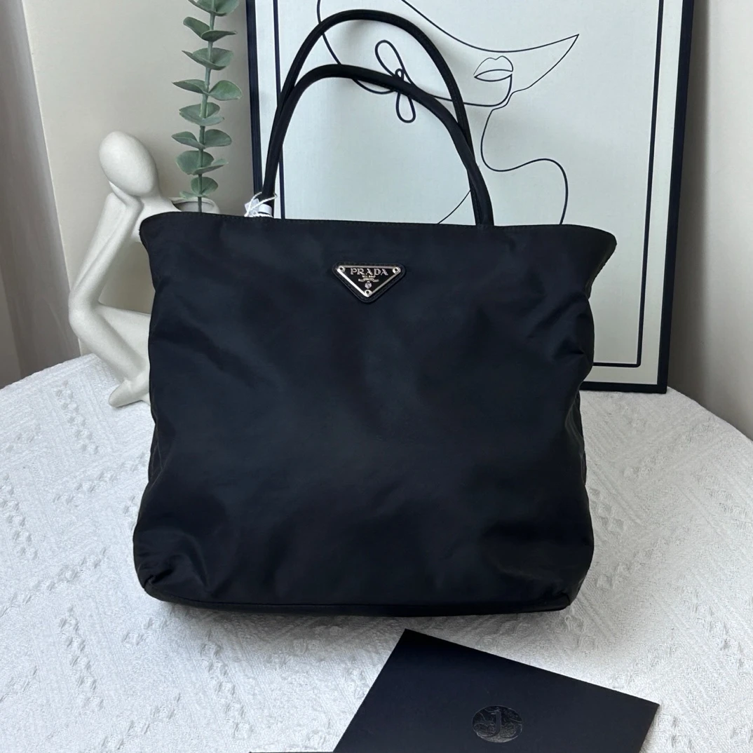 95新 Prada/普拉达 黑色手提包/JW6692