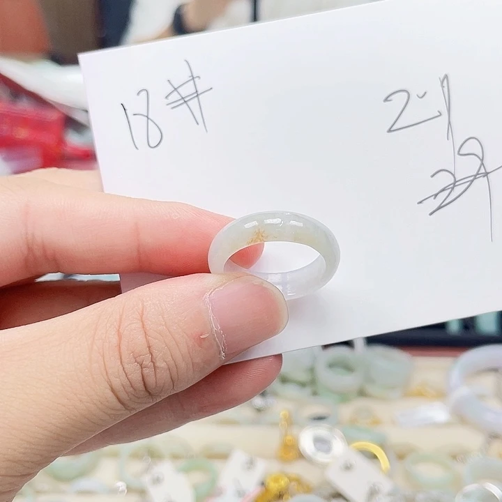 翡翠手镯未镶嵌翡翠