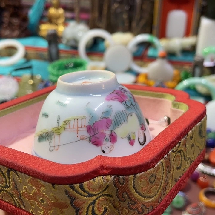 华***伟青花手绘小主人杯子