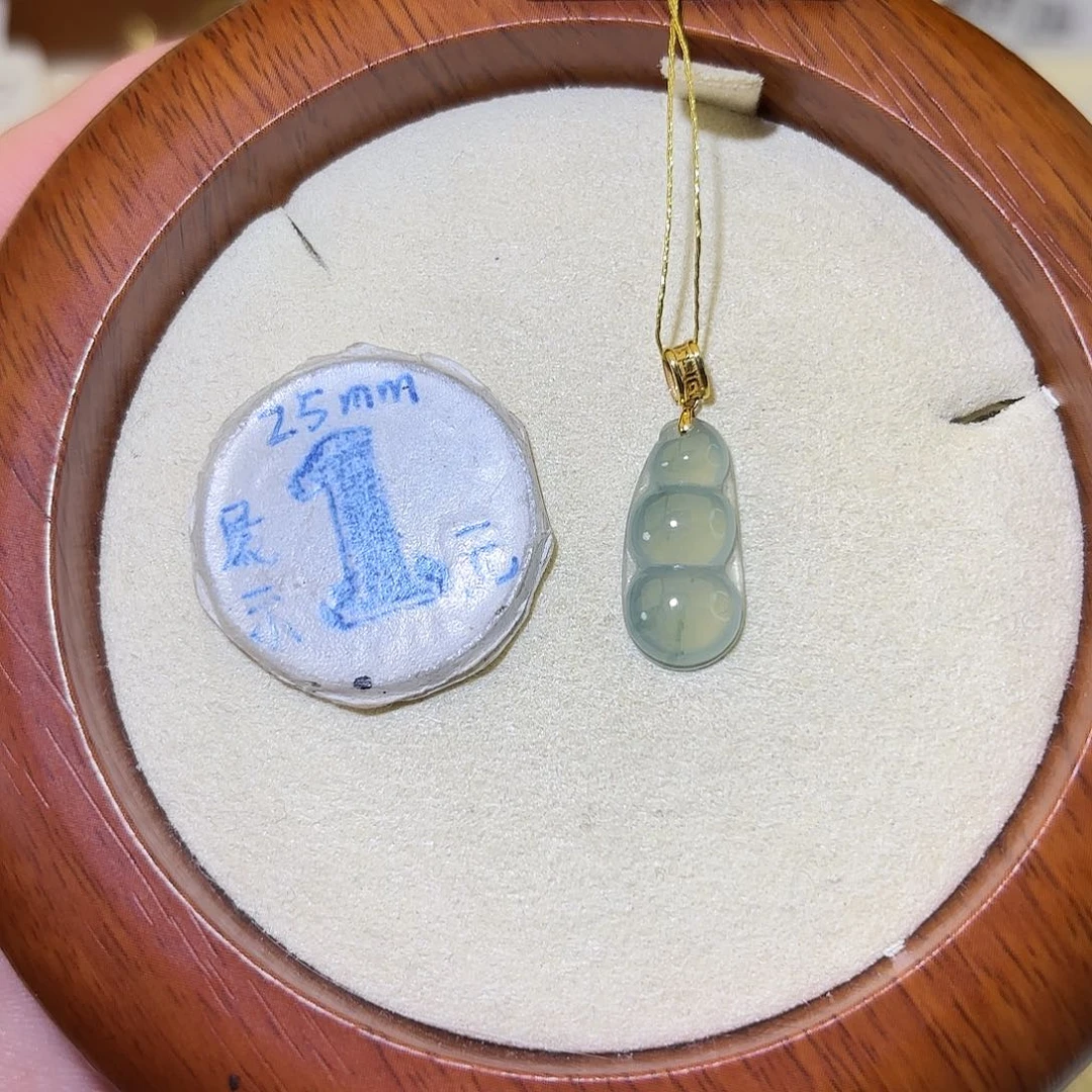 翡翠18K金镶嵌颈饰豆子