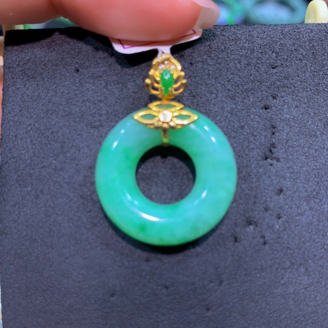 翡翠18K金镶嵌颈饰翡翠