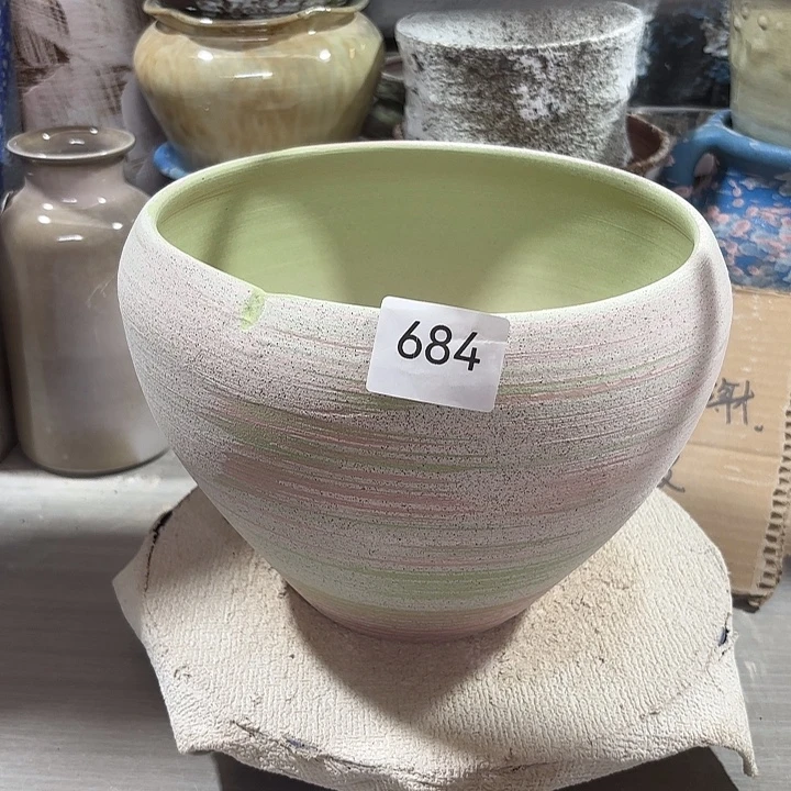 陶摆件高17，口20，微瑕疵处理684，有孔