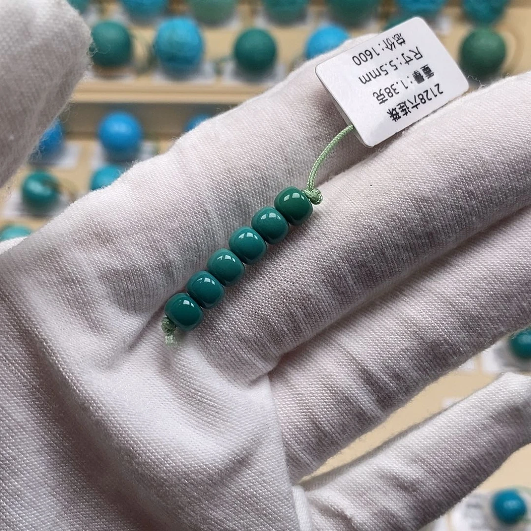 佟***振绿松石未镶嵌颈饰