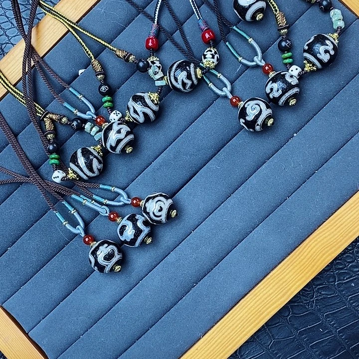 玛瑙/玉髓颈饰合金歌**子